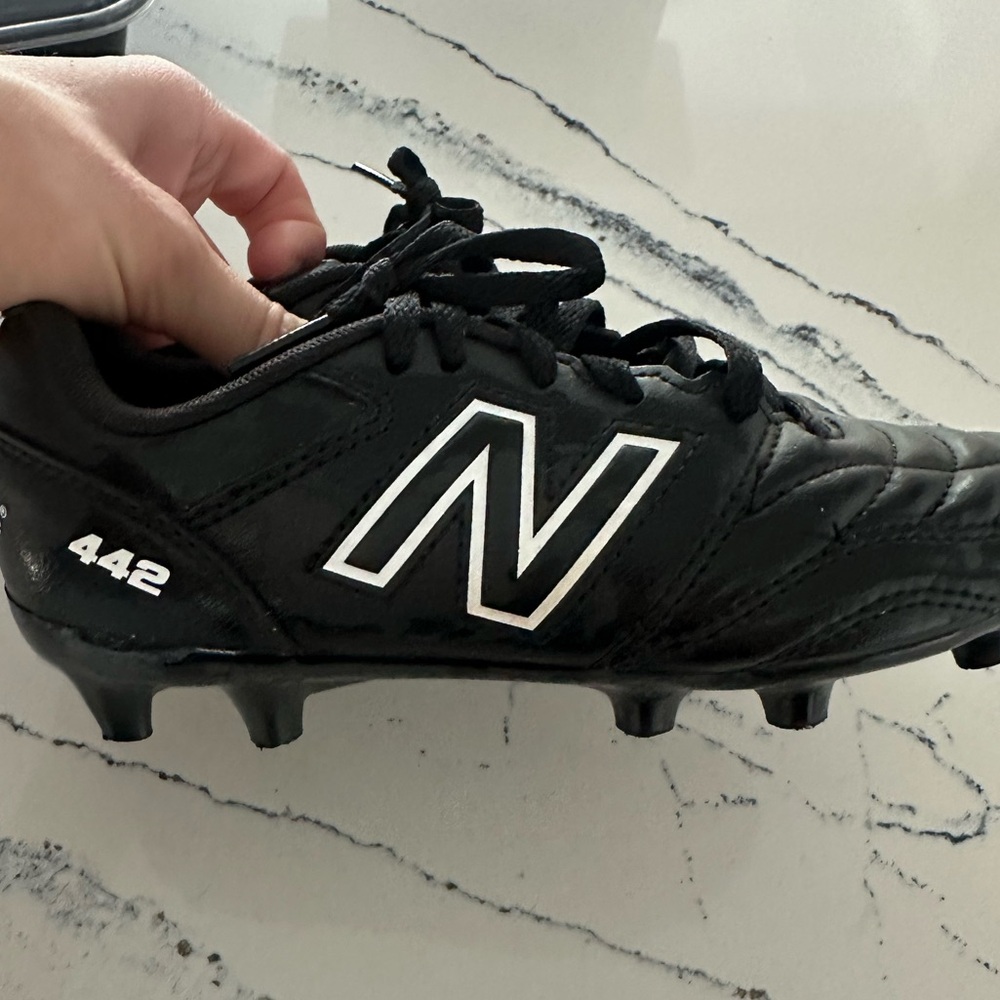 Like new - New Balance Boys' 442 V2 Academy FG Junior Soccer Shoe - size 13.5W